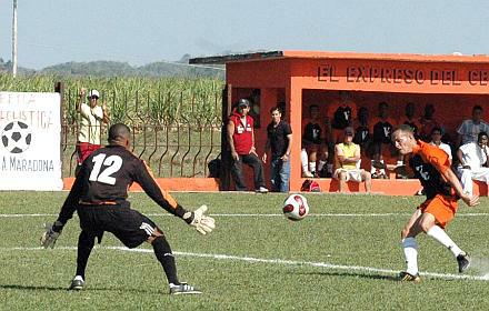 Villa Clara espera por su rival en final futbolística